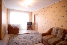 Квартира посуточно: ул. Елькина, 59 (2-ком.)